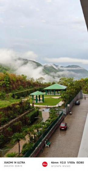 Amigos Den - 2Bhk Luxury Mountain View